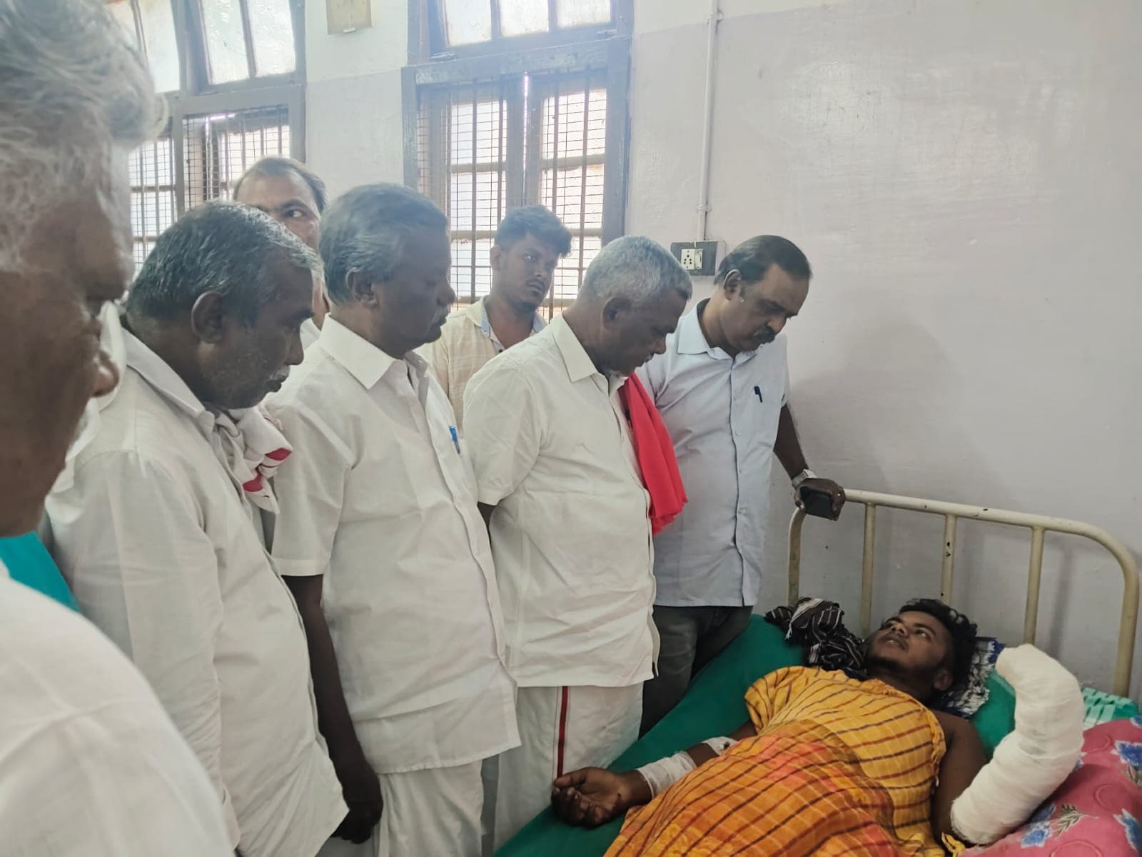 புல்லட் ஓட்டியதால் வெட்டப்பட்ட அய்யாசாமி